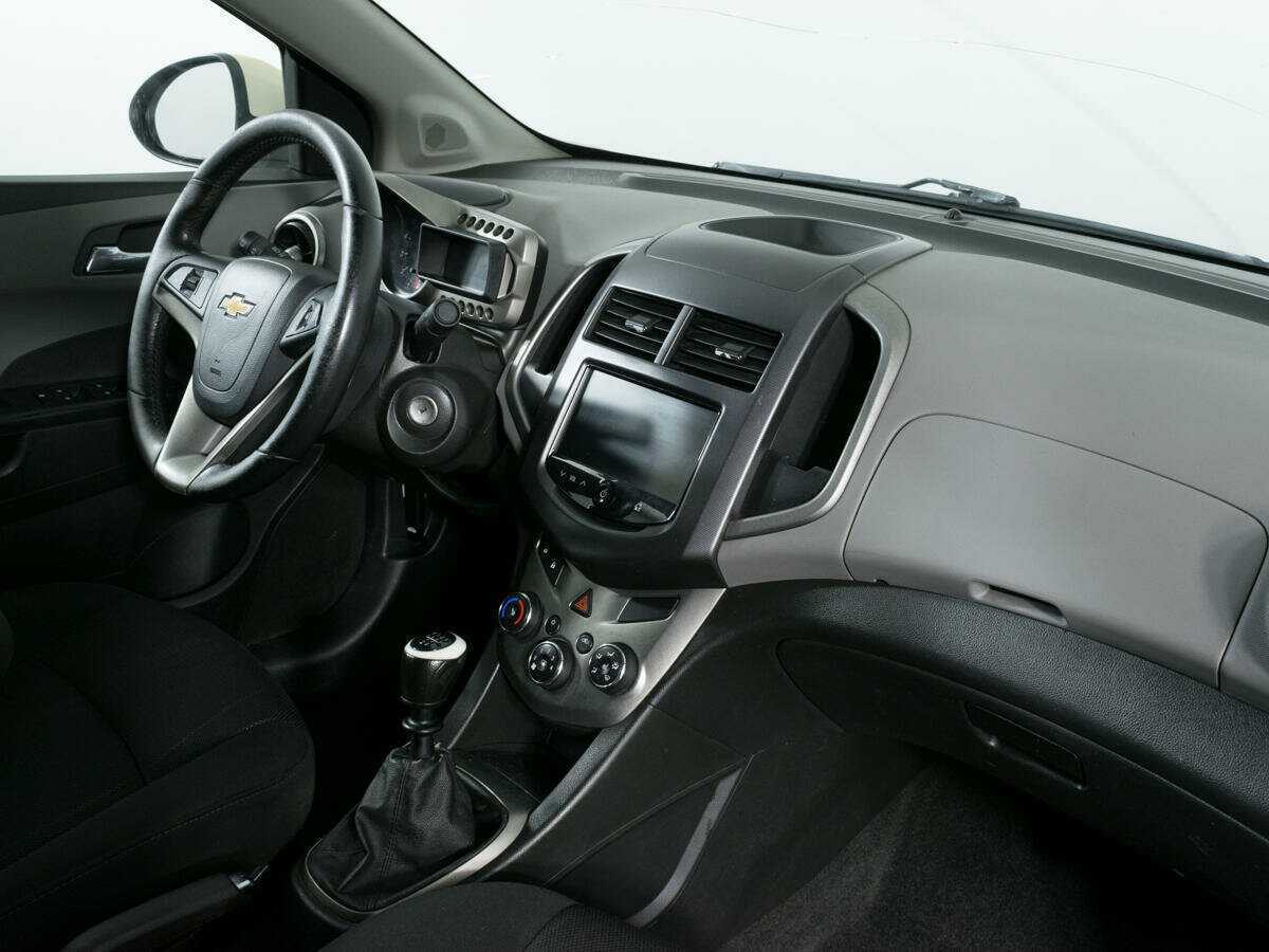 Chevrolet Aveo б/у, 2013, Механическая. Фото: #6