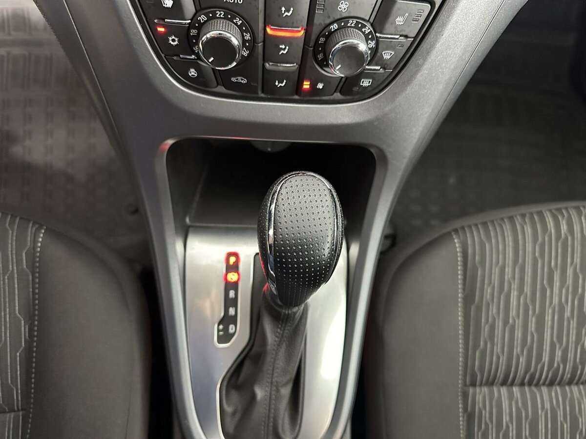 Opel Astra б/у, 2013, Автоматическая. Фото: #9