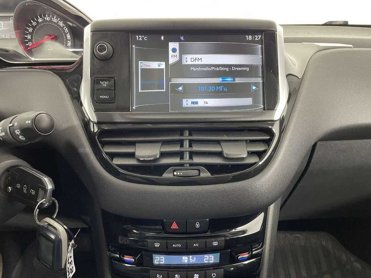 Peugeot 208 б/у, 2014, Автоматическая. Фото: #11