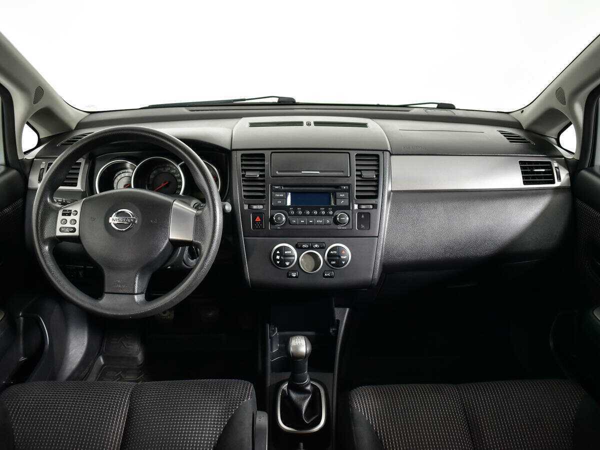 Nissan Tiida б/у, 2013, Механическая. Фото: #11