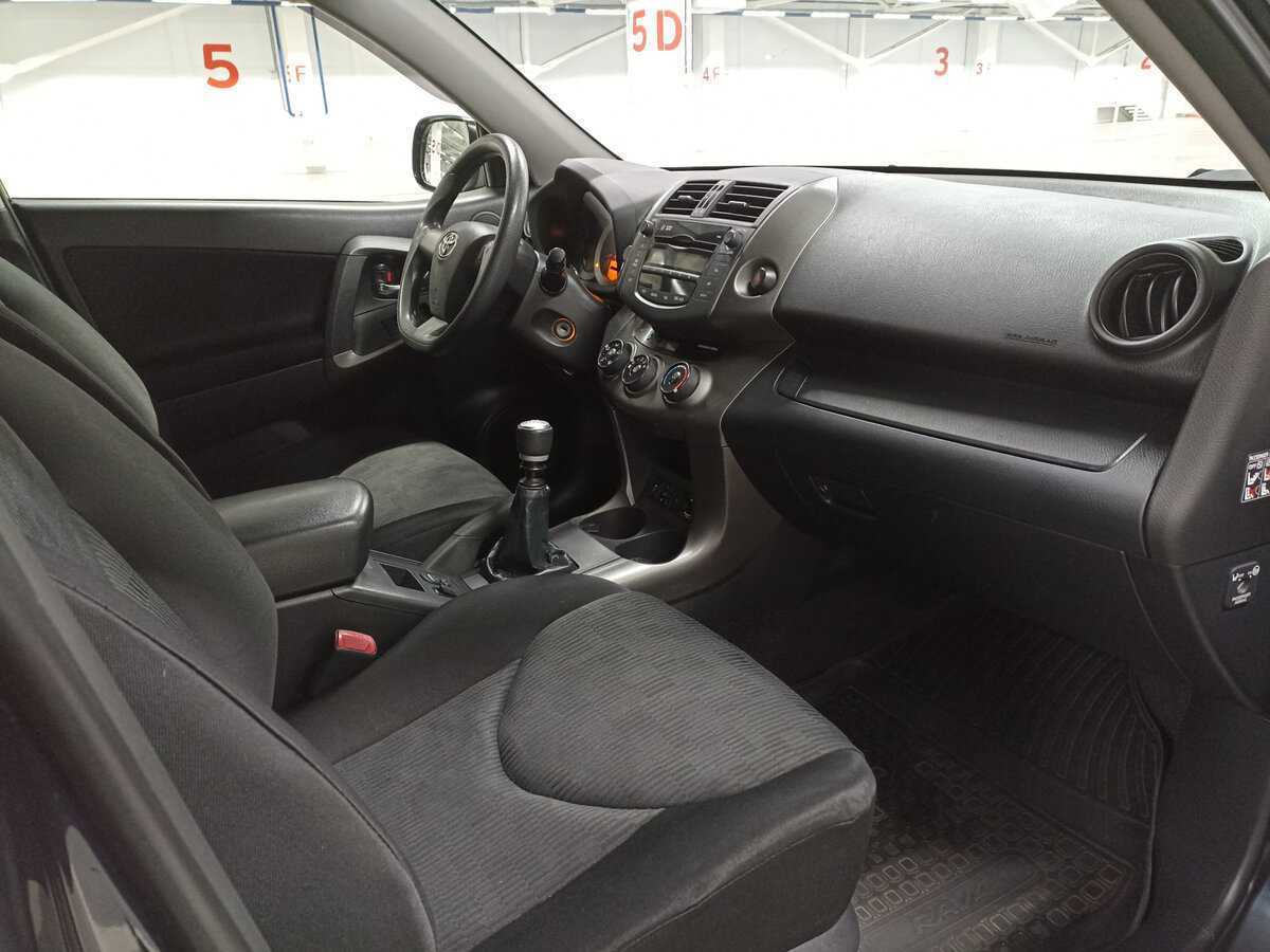 Toyota RAV4 б/у, 2012, Механическая. Фото: #10