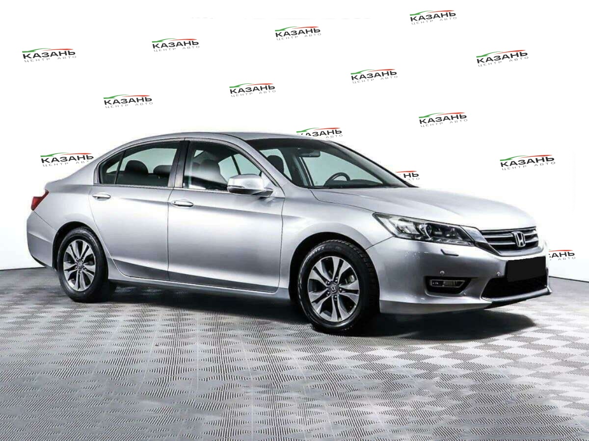 Хонда Аккорд б/у, 2013, Автоматическая. Фото: #2