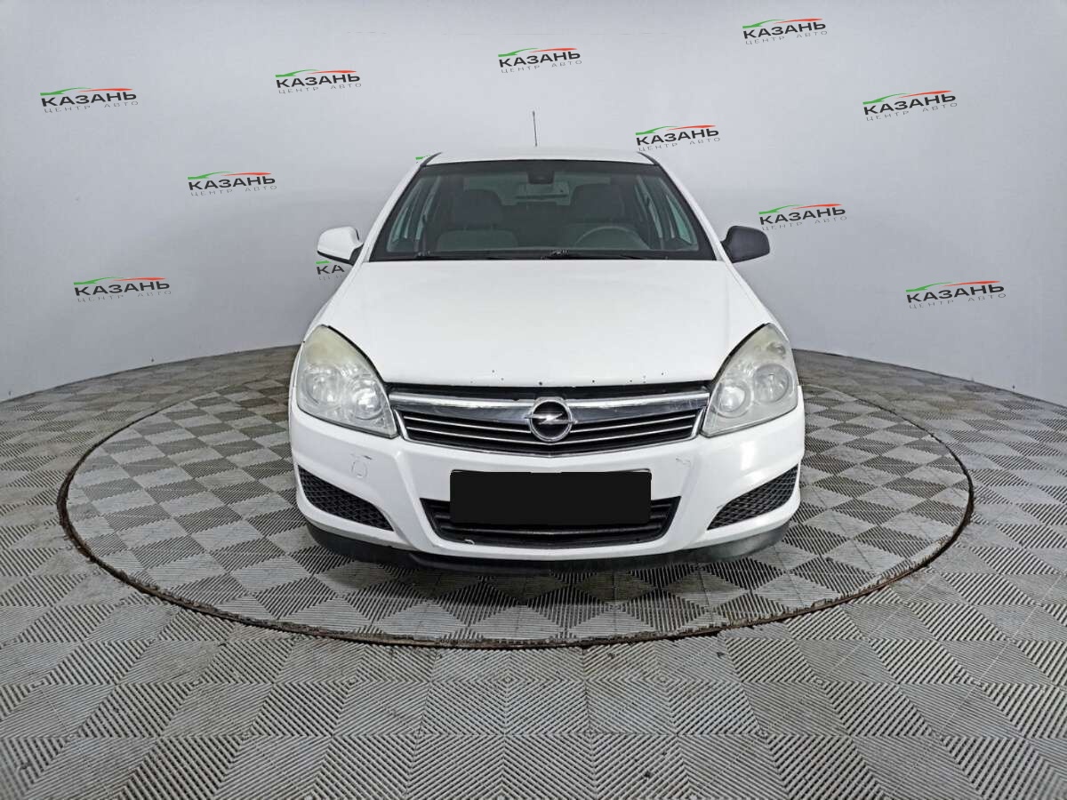 Опель Астра б/у, 2013, Механическая. Фото: #1