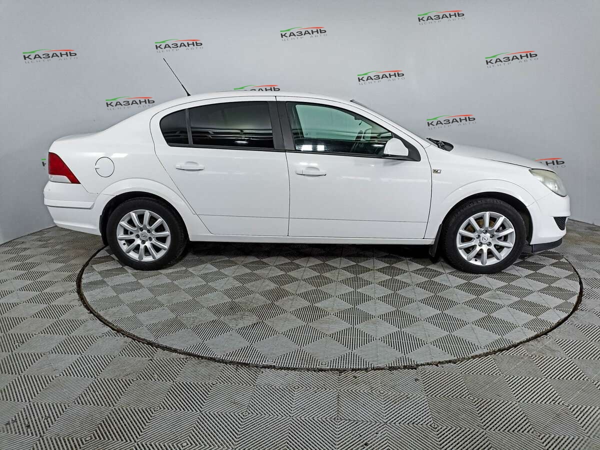 Опель Астра б/у, 2013, Механическая. Фото: #3