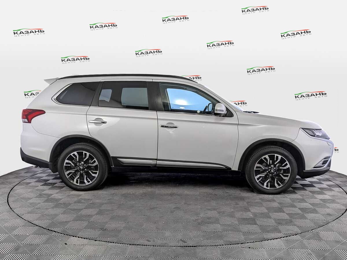 Mitsubishi Outlander б/у, 2021, Вариатор. Фото: #3