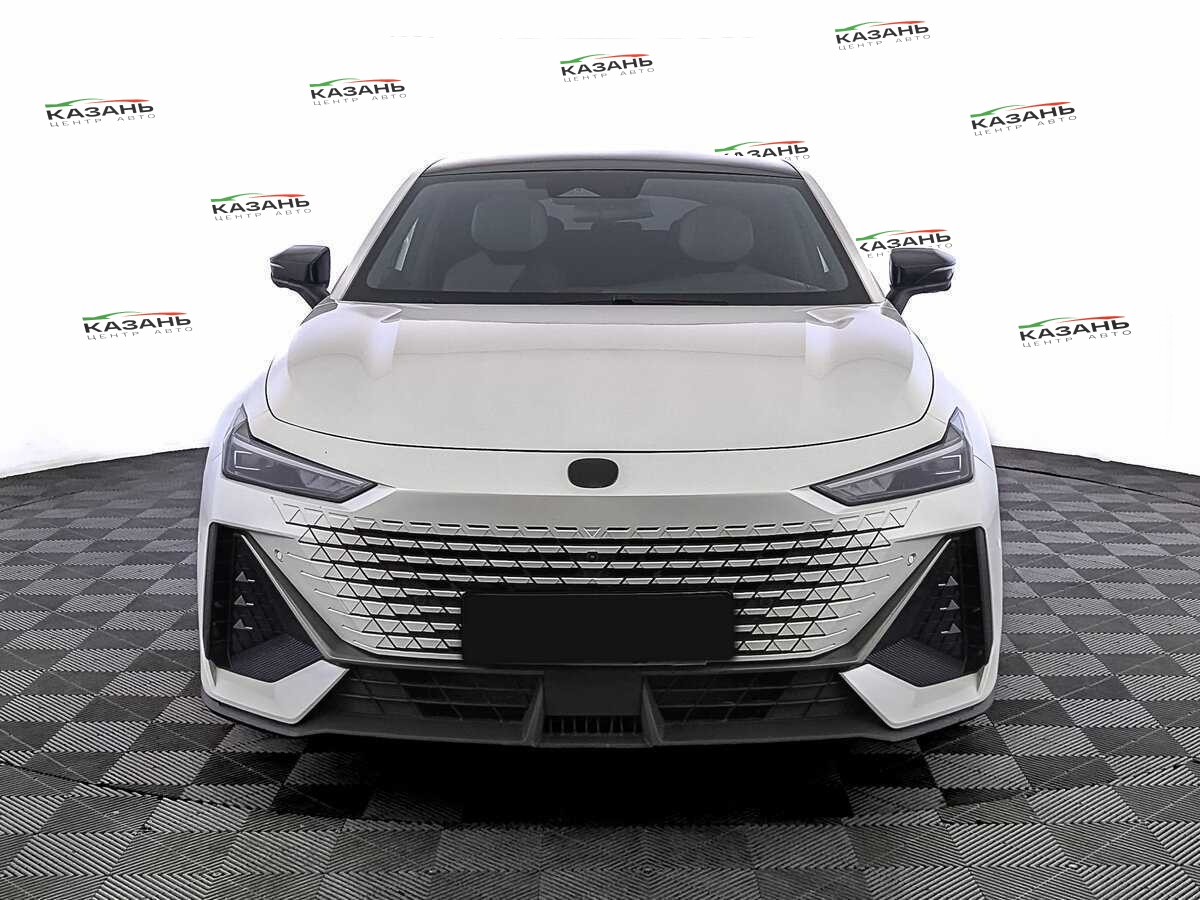 Changan UNI-V б/у, 2023, Роботизированная. Фото: #1