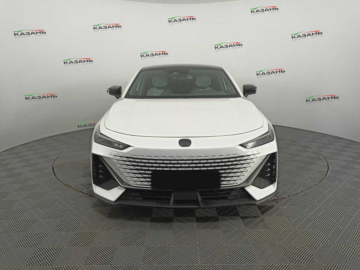 Changan UNI-V б/у, 2023, Роботизированная. Фото: #1