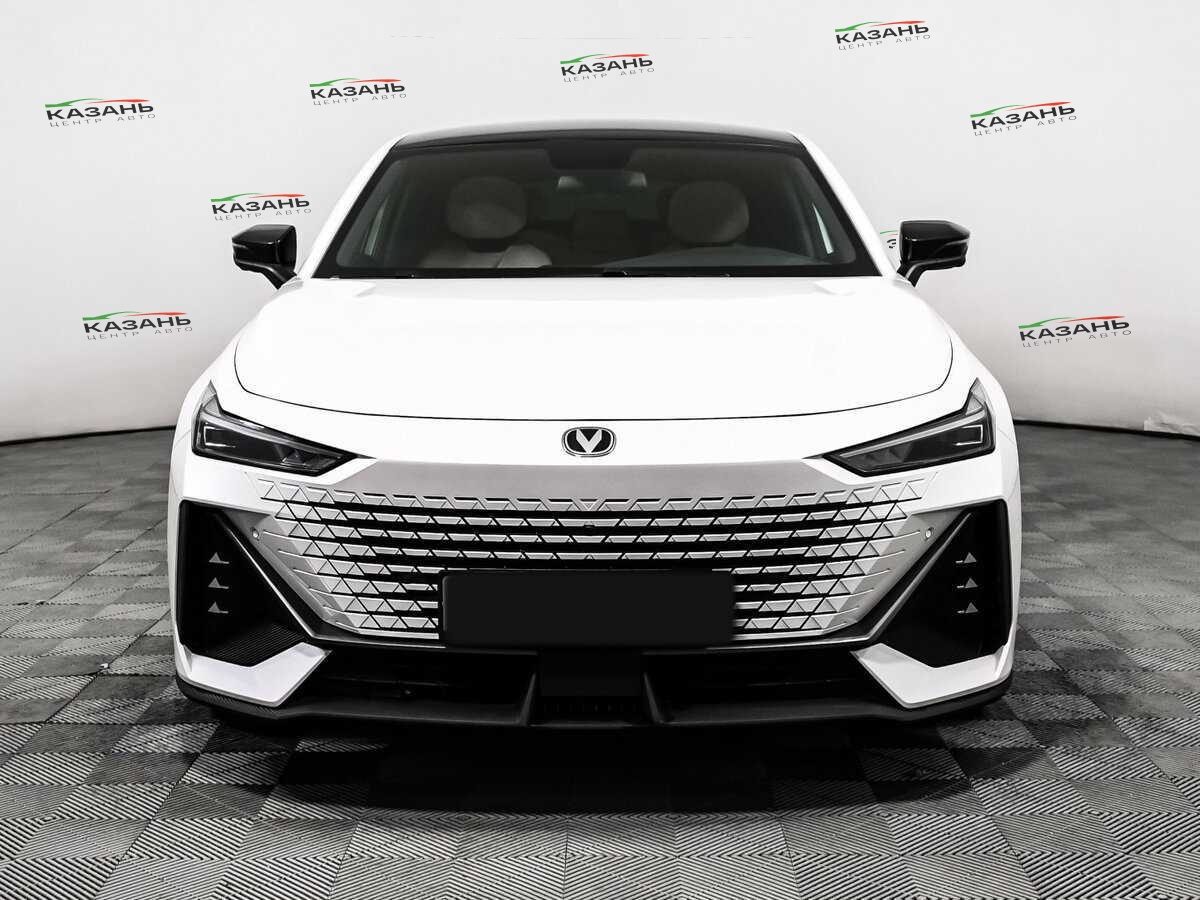 Changan UNI-V б/у, 2023, Роботизированная. Фото: #1