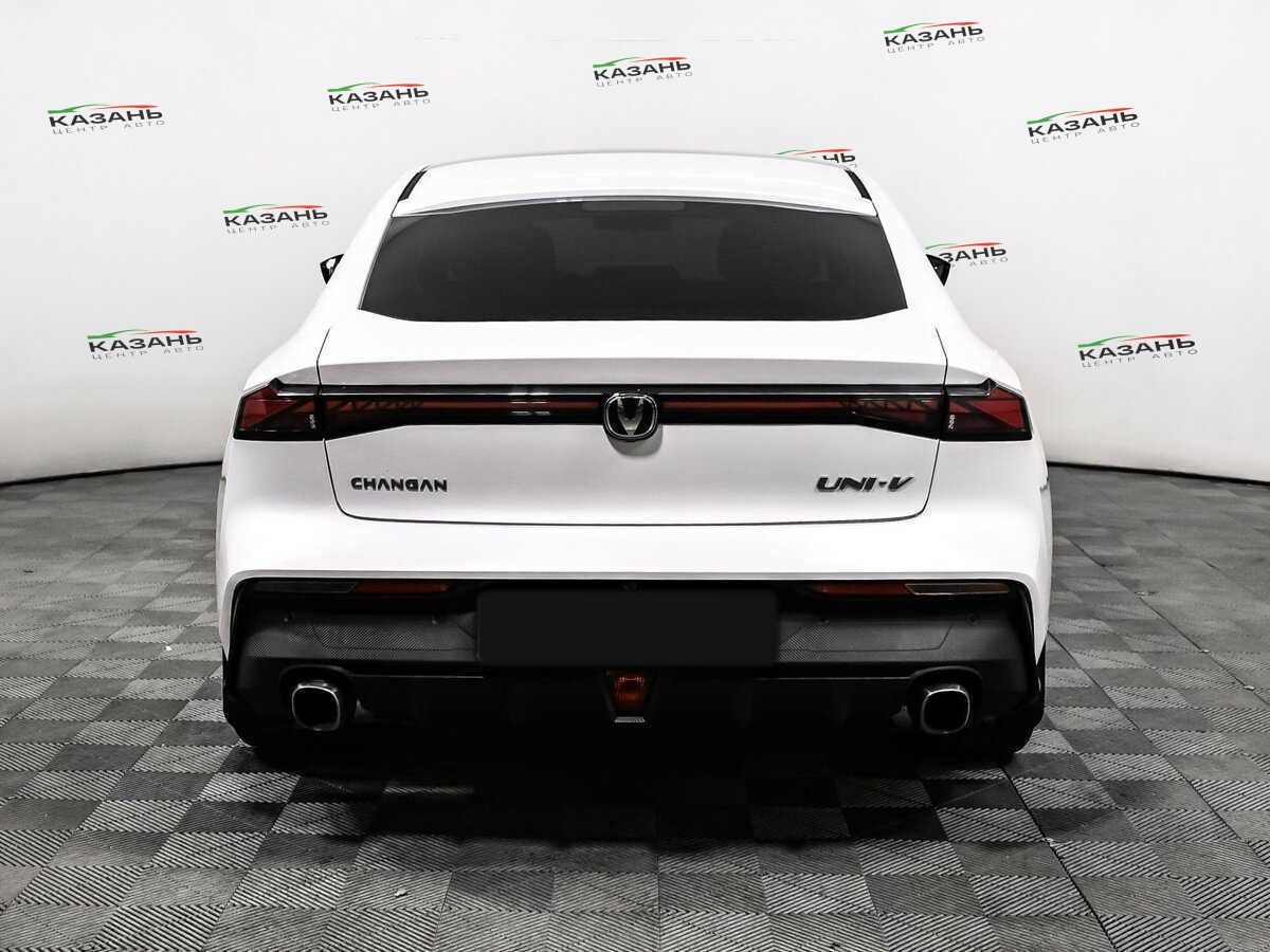 Changan UNI-V б/у, 2023, Роботизированная. Фото: #5
