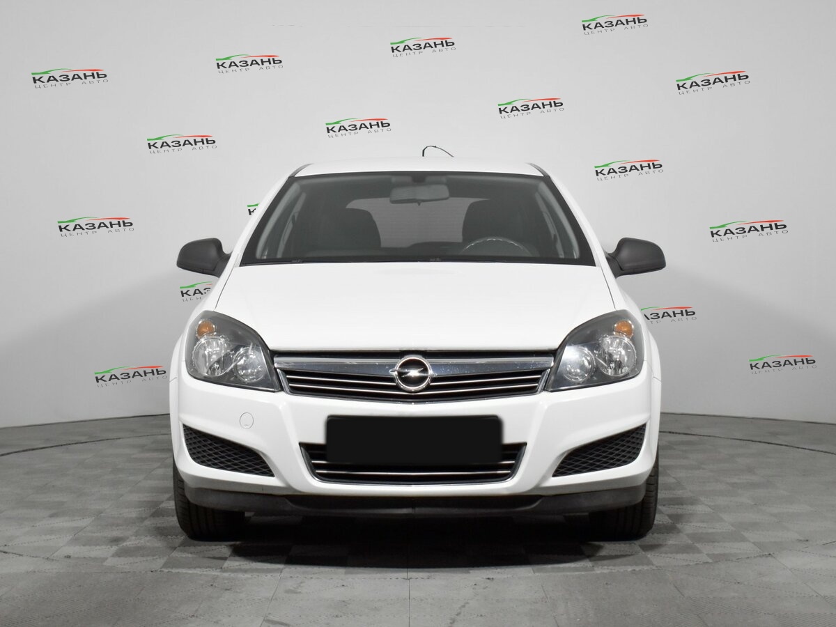 Опель Астра б/у, 2013, Механическая. Фото: #1