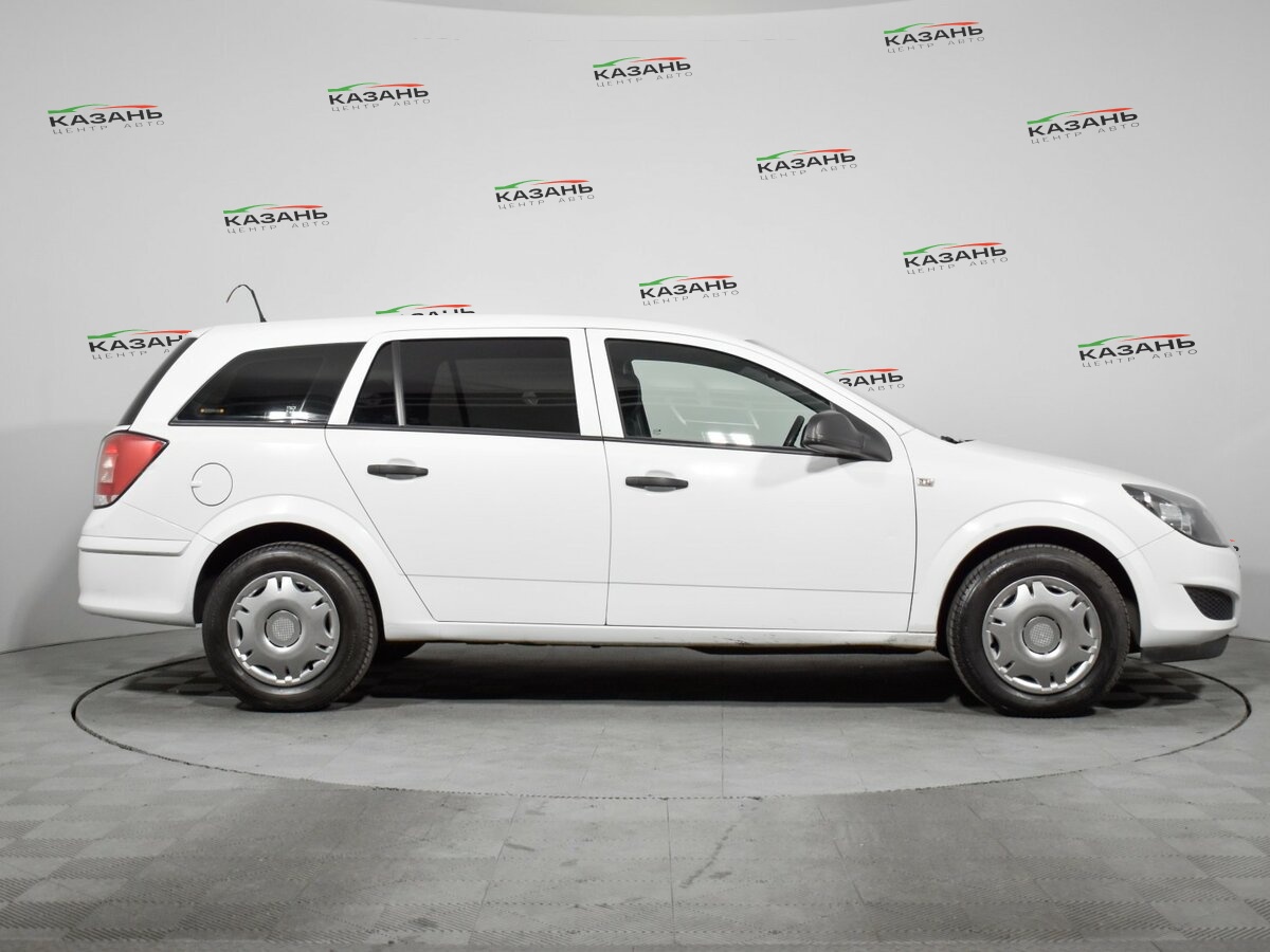 Опель Астра б/у, 2013, Механическая. Фото: #3