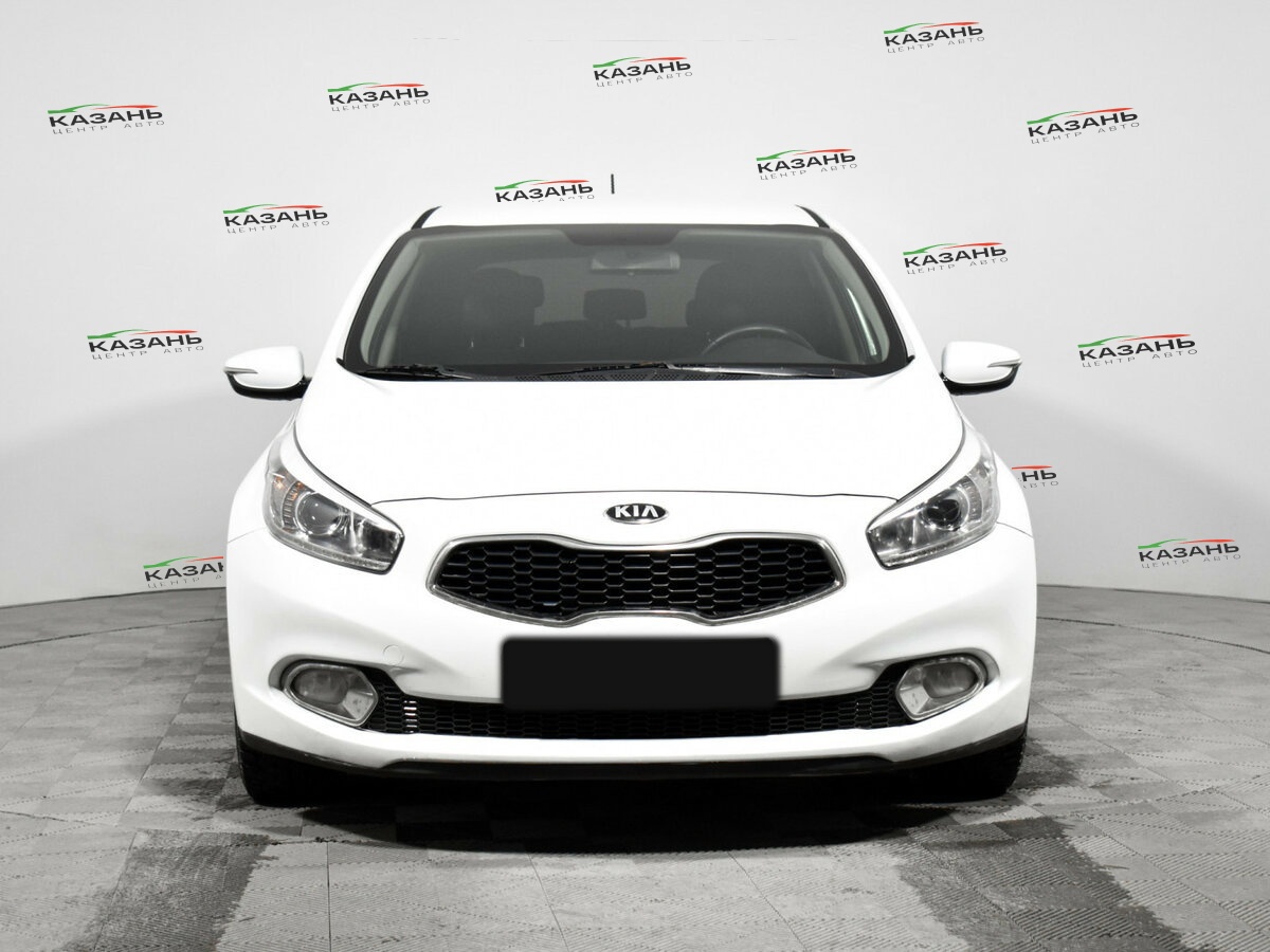 Kia Ceed б/у, 2013, Автоматическая. Фото: #1