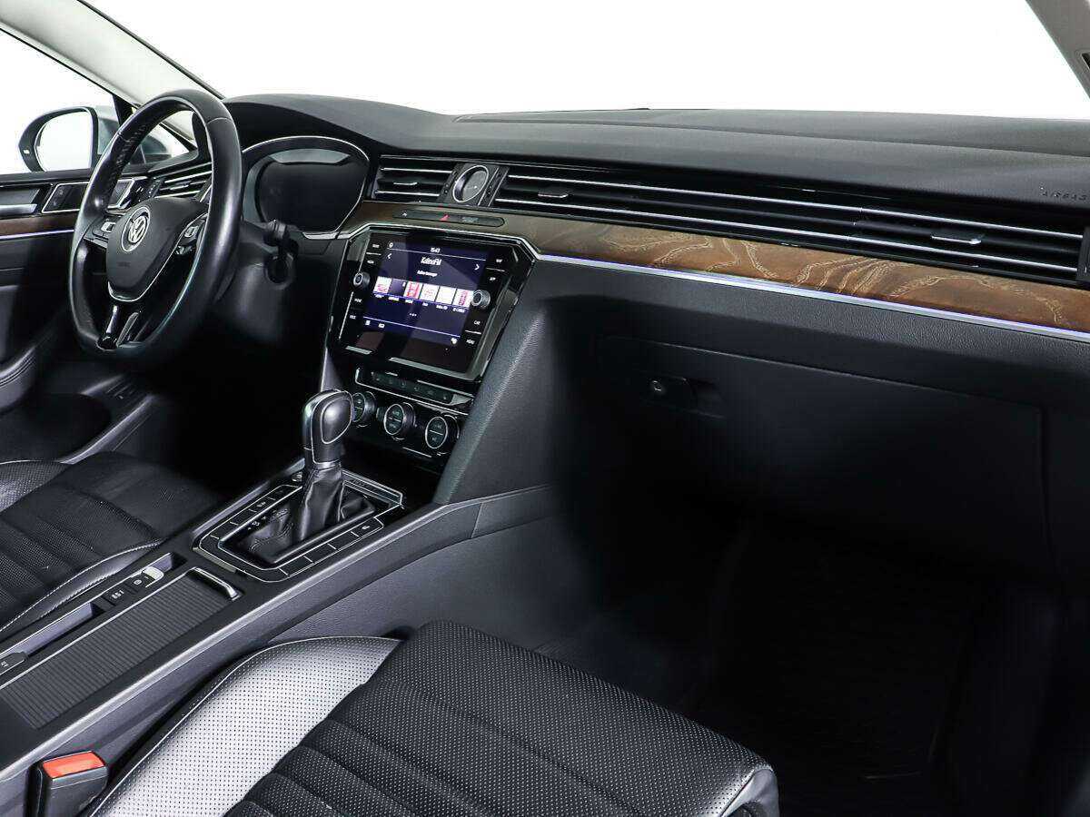 Volkswagen Passat б/у, 2018, Роботизированная. Фото: #8