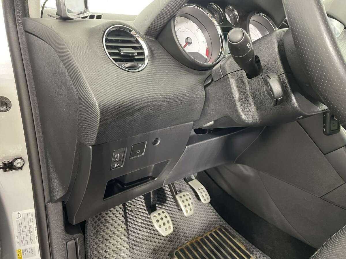 Peugeot 408 б/у, 2016, Механическая. Фото: #8