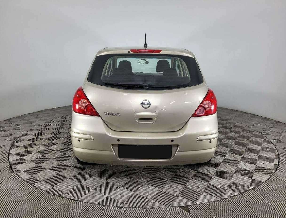 Nissan Tiida б/у, 2013, Механическая. Фото: #2