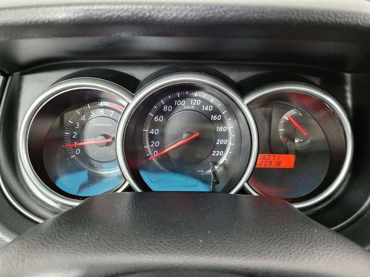 Nissan Tiida б/у, 2013, Механическая. Фото: #10