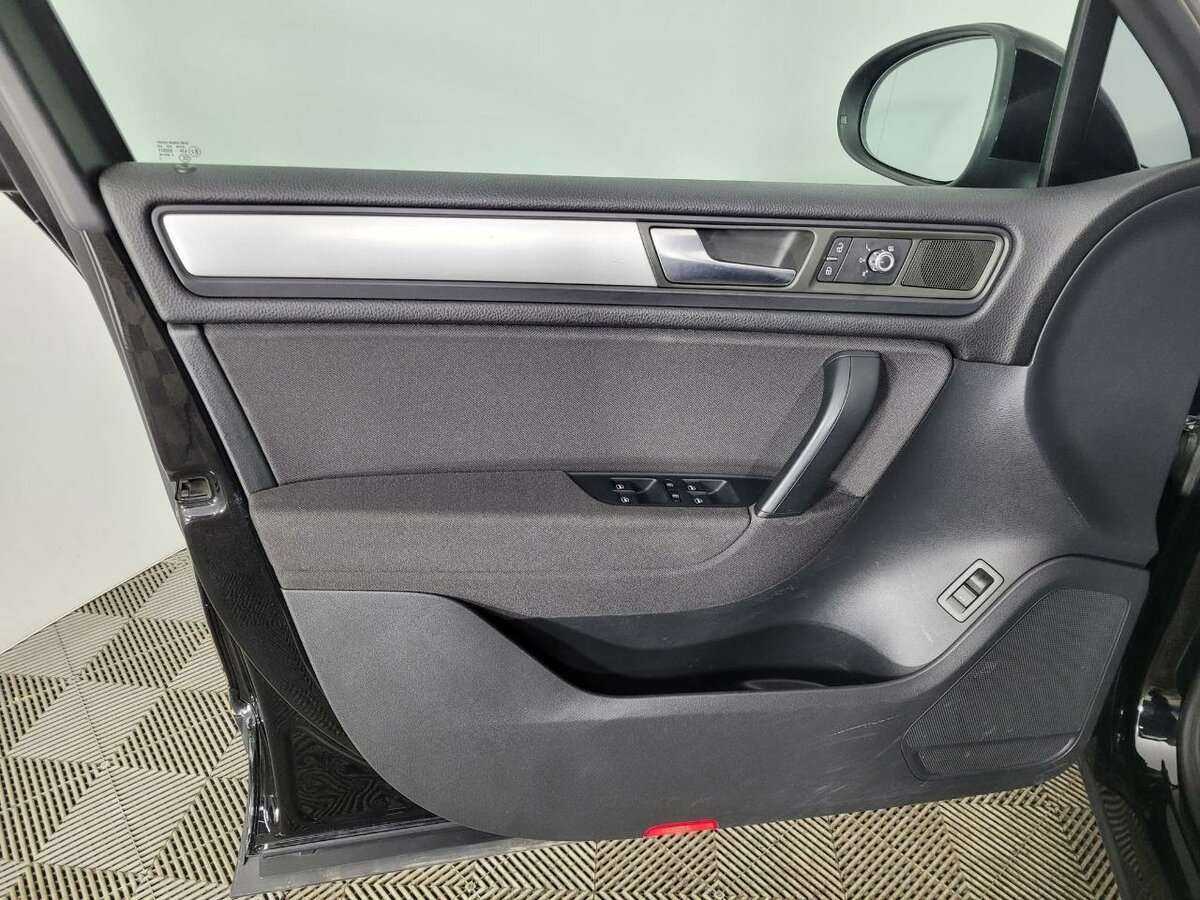 Volkswagen Touareg б/у, 2012, Автоматическая. Фото: #7