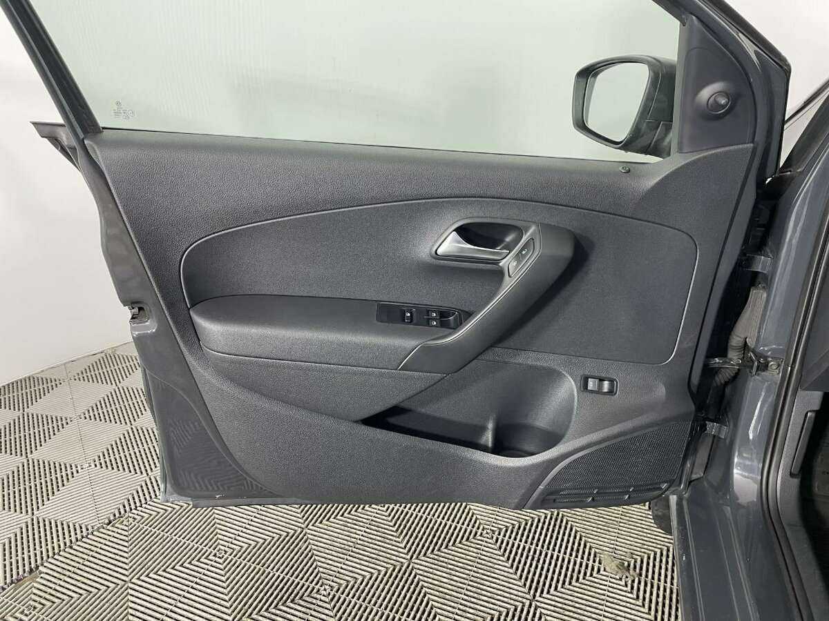 Volkswagen Polo б/у, 2013, Механическая. Фото: #7