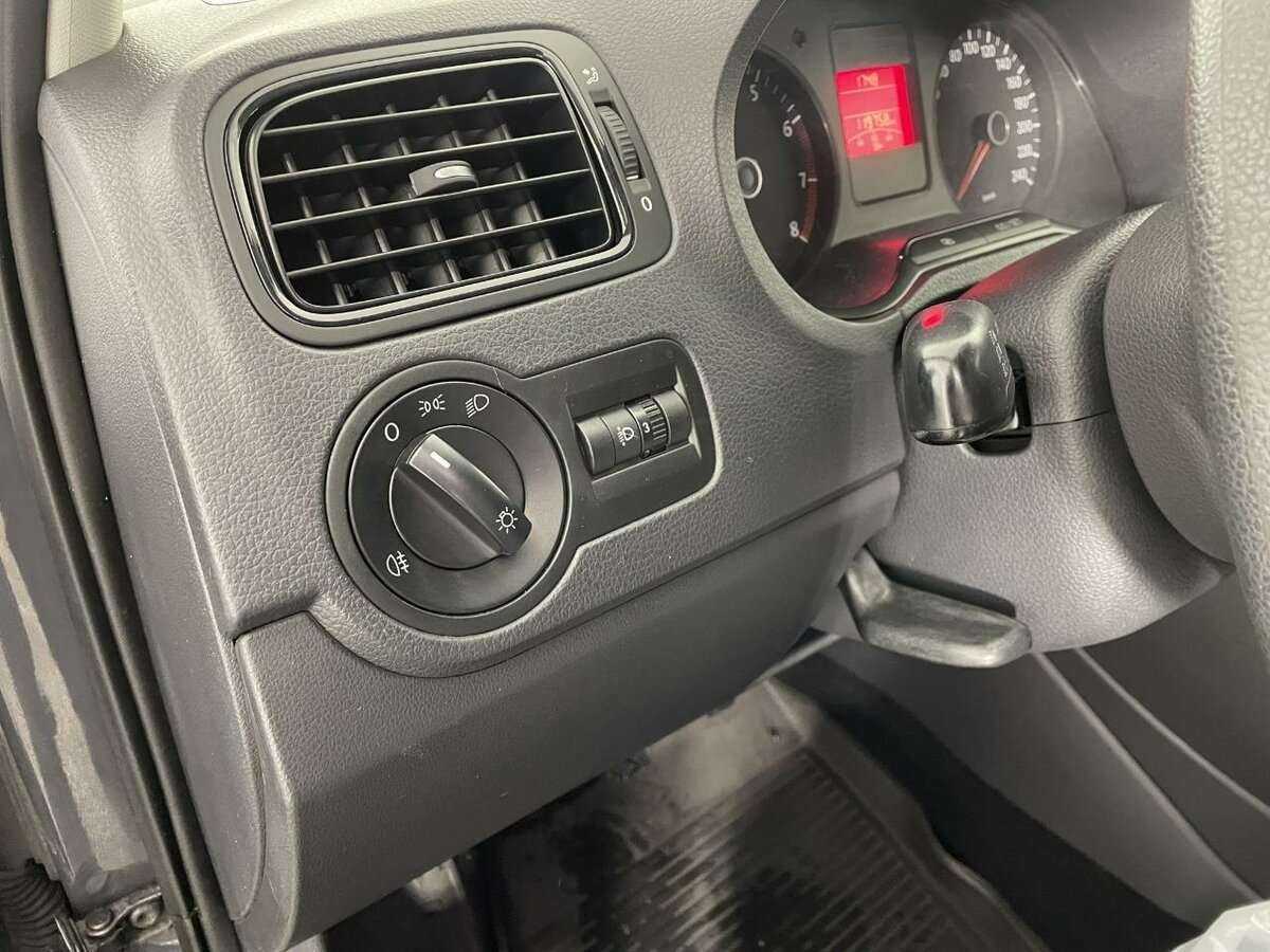 Volkswagen Polo б/у, 2013, Механическая. Фото: #8