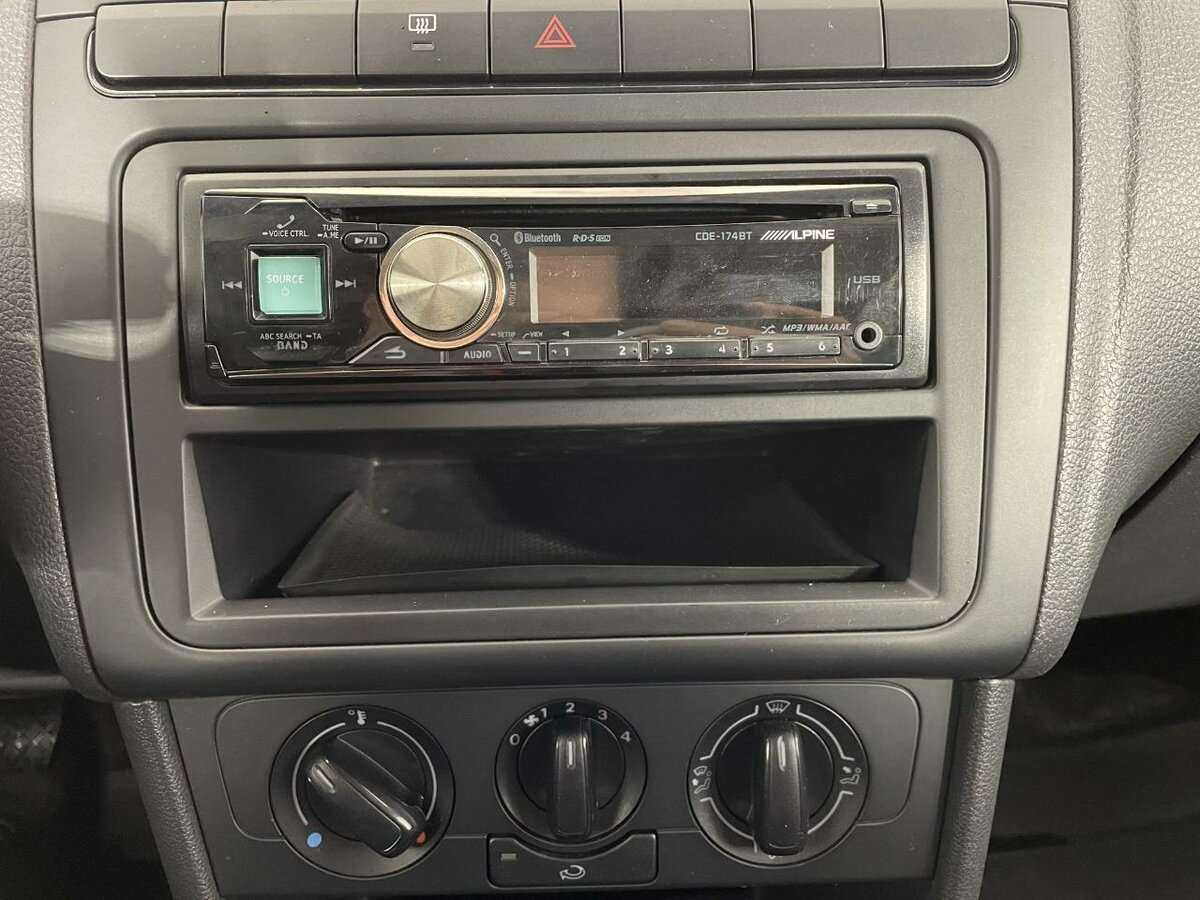 Volkswagen Polo б/у, 2013, Механическая. Фото: #11