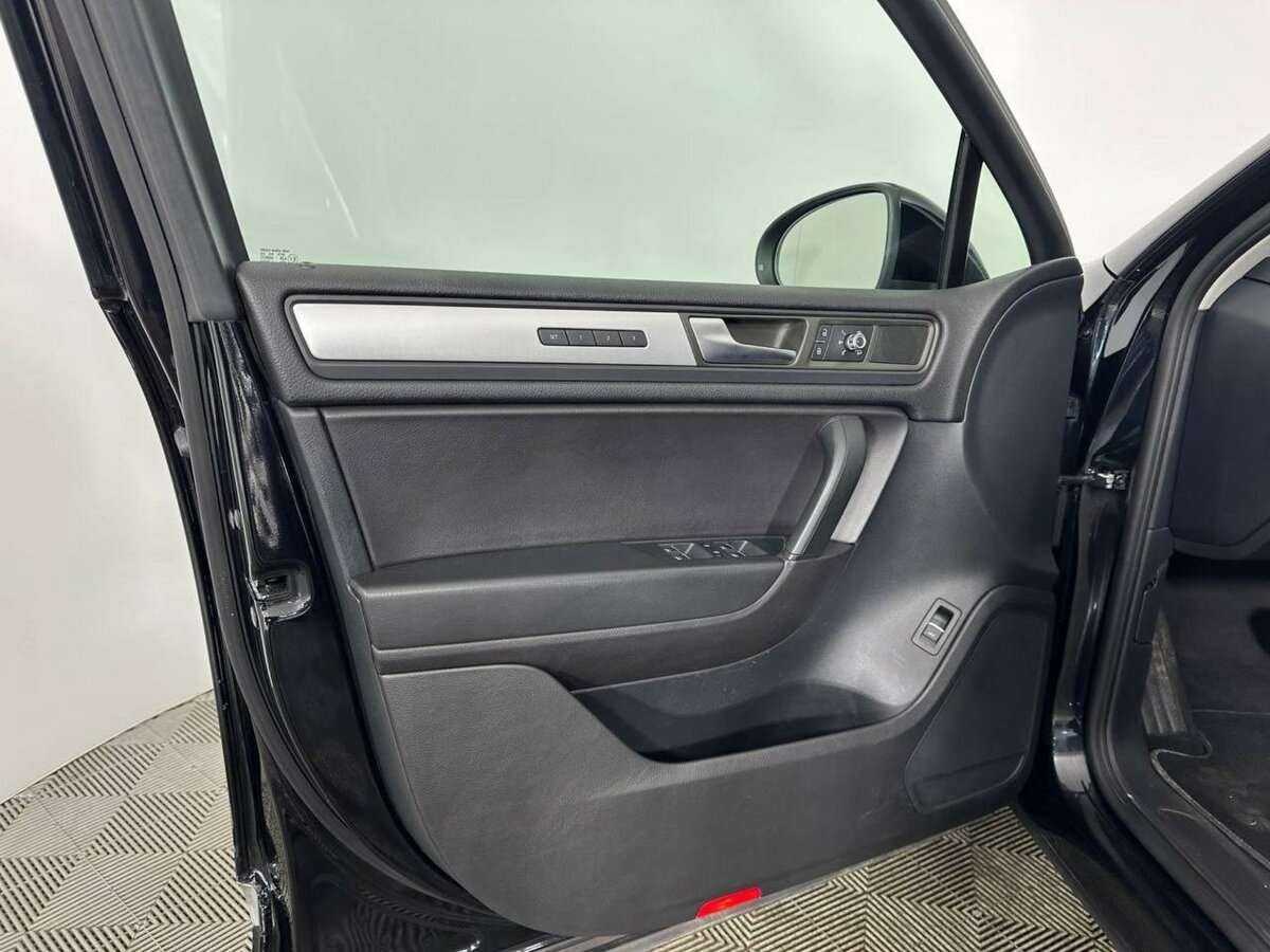 Volkswagen Touareg б/у, 2012, Автоматическая. Фото: #7