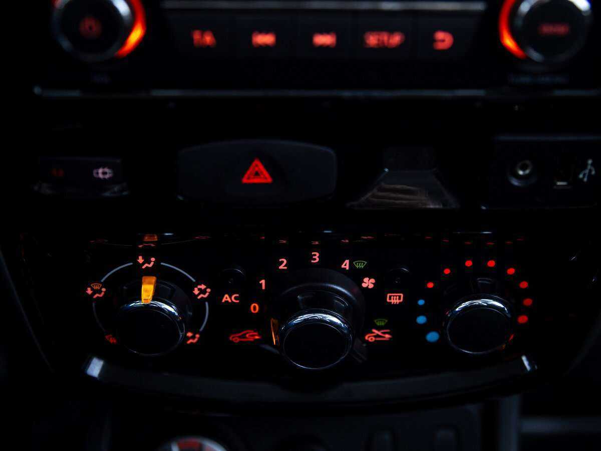 Nissan Terrano б/у, 2015, Механическая. Фото: #15