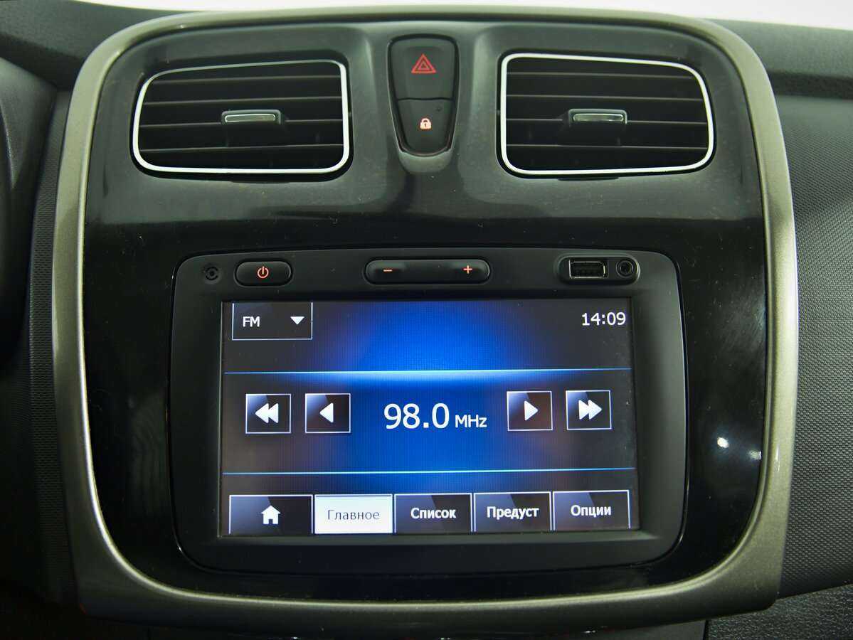 Рено Логан б/у, 2015, Автоматическая. Фото: #11