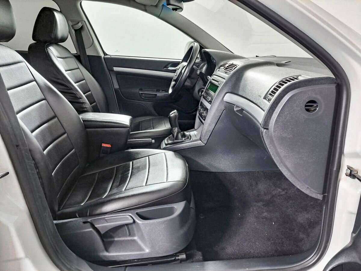 Skoda Octavia б/у, 2012, Механическая. Фото: #8