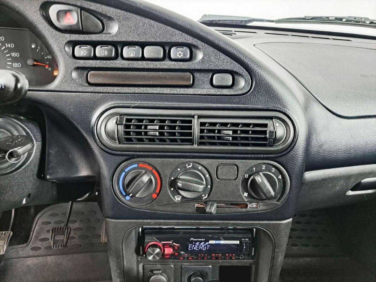 Chevrolet Niva б/у, 2016, Механическая. Фото: #12