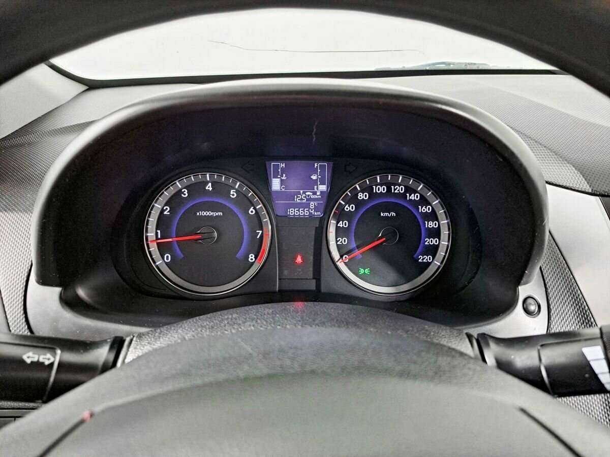 Hyundai Solaris б/у, 2014, Механическая. Фото: #10