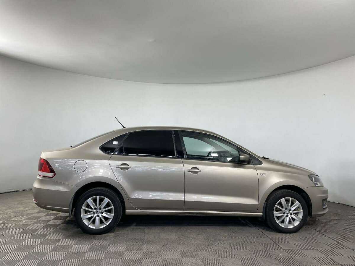 Volkswagen Polo б/у, 2015, Механическая. Фото: #2