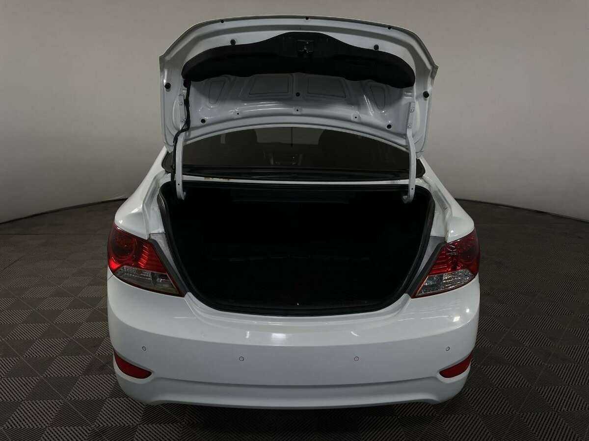 Hyundai Solaris б/у, 2012, Автоматическая. Фото: #17