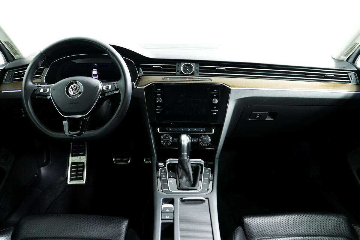 Volkswagen Passat б/у, 2018, Роботизированная. Фото: #9