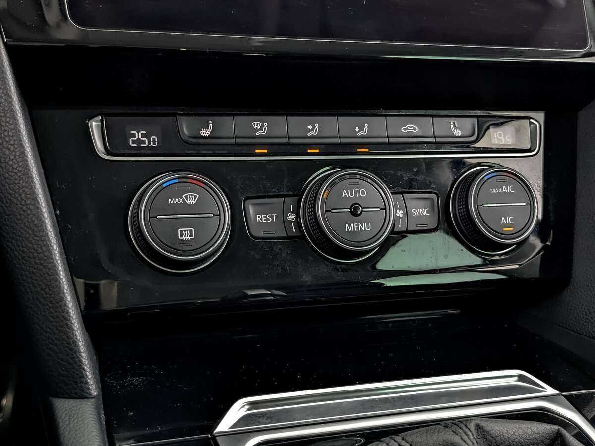 Volkswagen Passat б/у, 2019, Роботизированная. Фото: #22