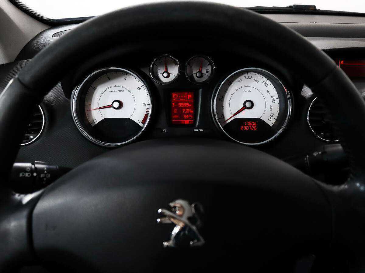 Peugeot 408 б/у, 2014, Автоматическая. Фото: #14