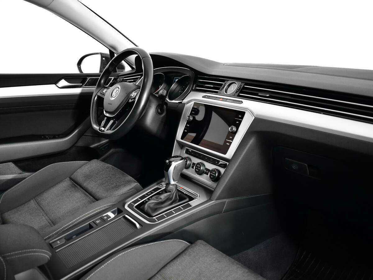 Volkswagen Passat б/у, 2018, Роботизированная. Фото: #8