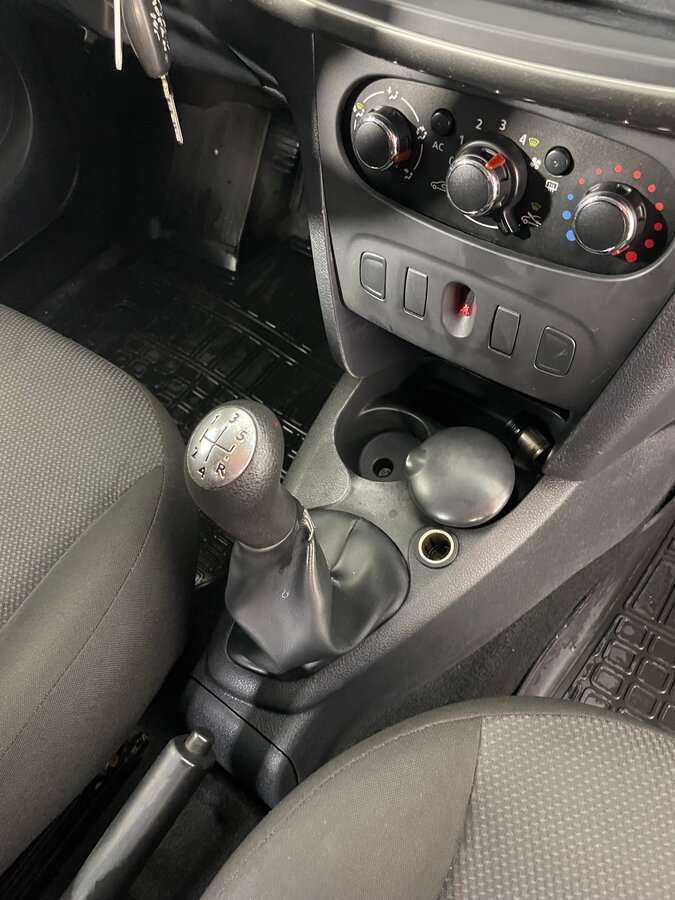 Renault Logan б/у, 2014, Механическая. Фото: #18