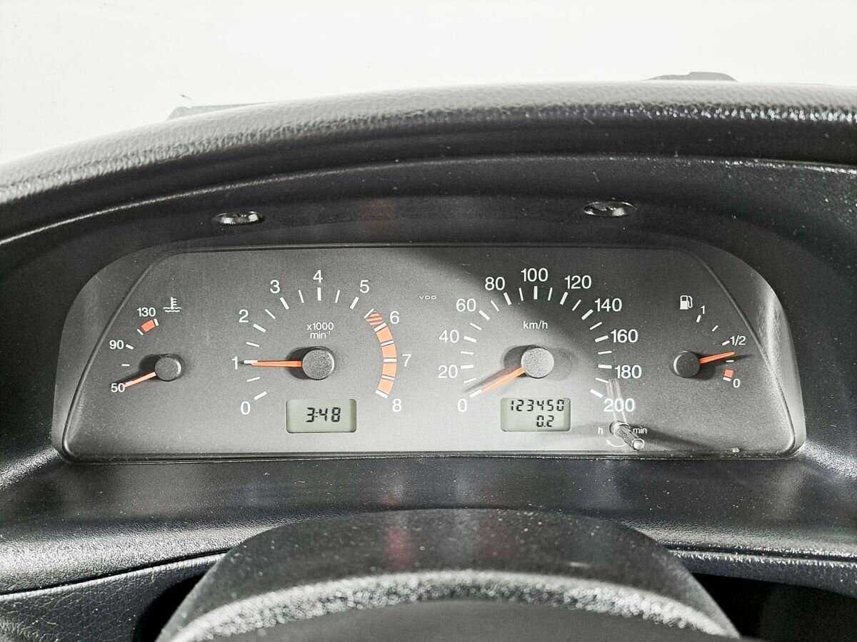 Chevrolet Niva б/у, 2013, Механическая. Фото: #10