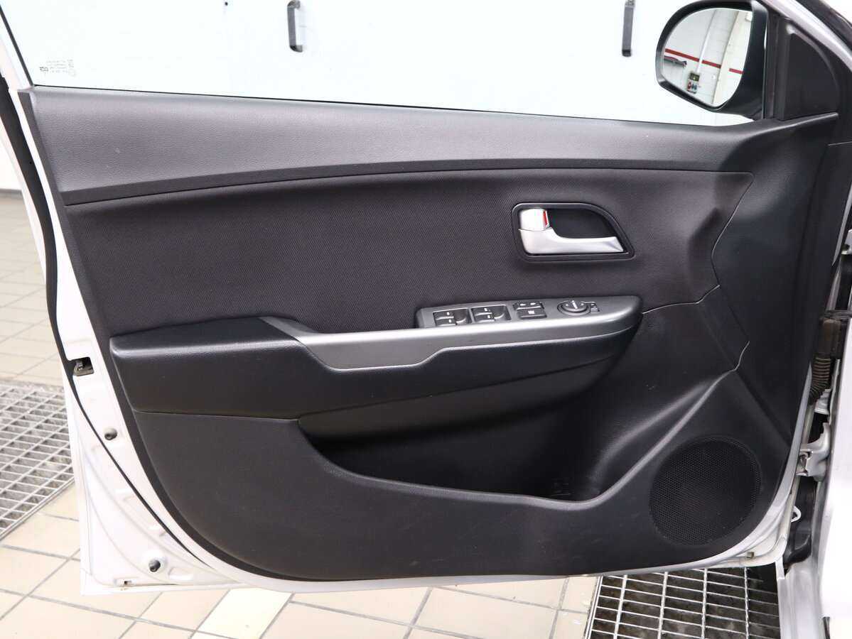 Kia Rio б/у, 2015, Автоматическая. Фото: #4