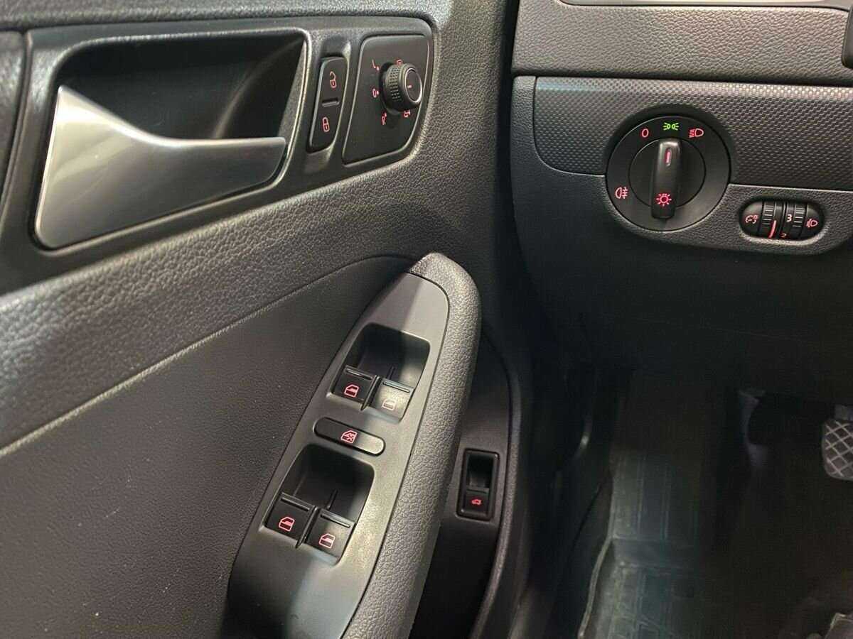 Volkswagen Jetta б/у, 2014, Механическая. Фото: #13