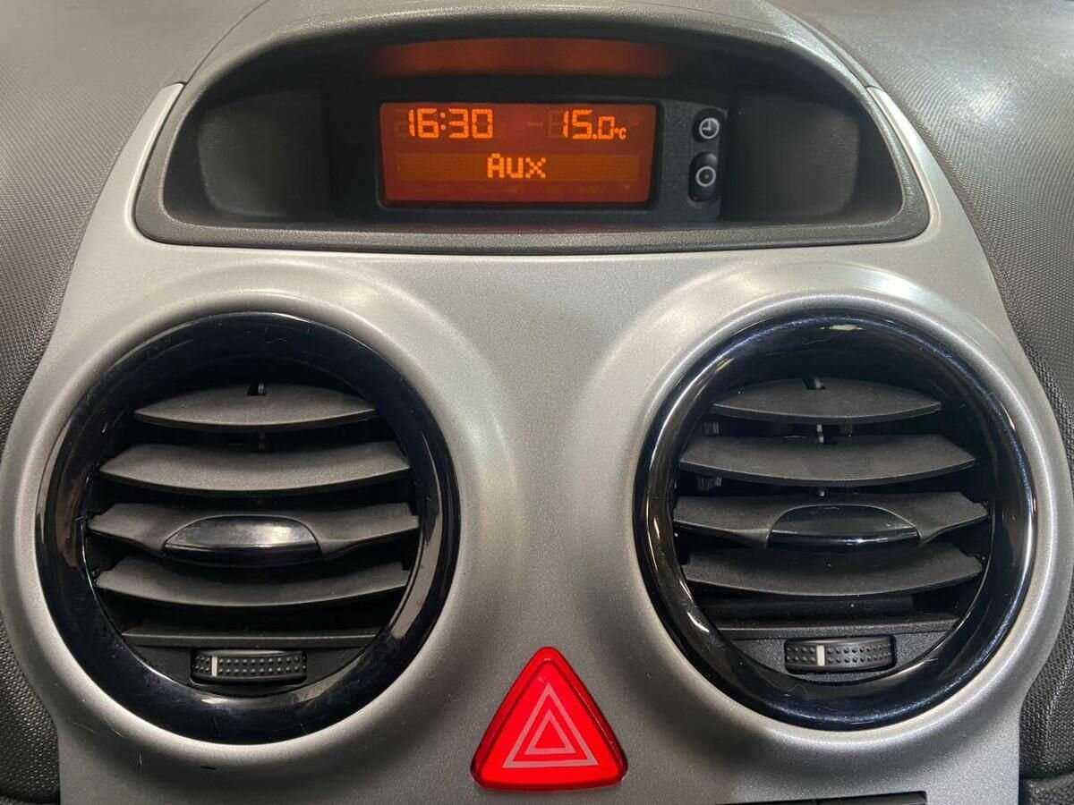 Opel Corsa б/у, 2012, Механическая. Фото: #13