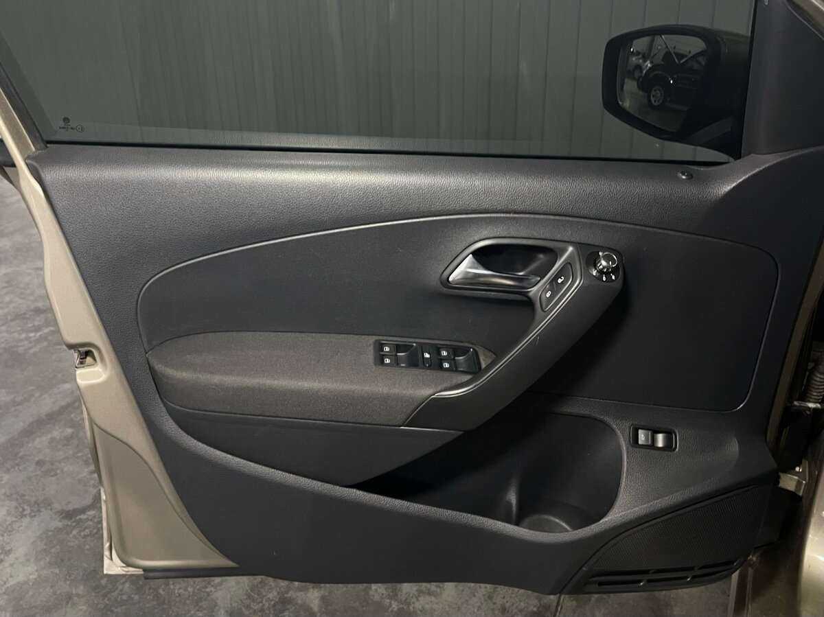 Volkswagen Polo б/у, 2017, Автоматическая. Фото: #18