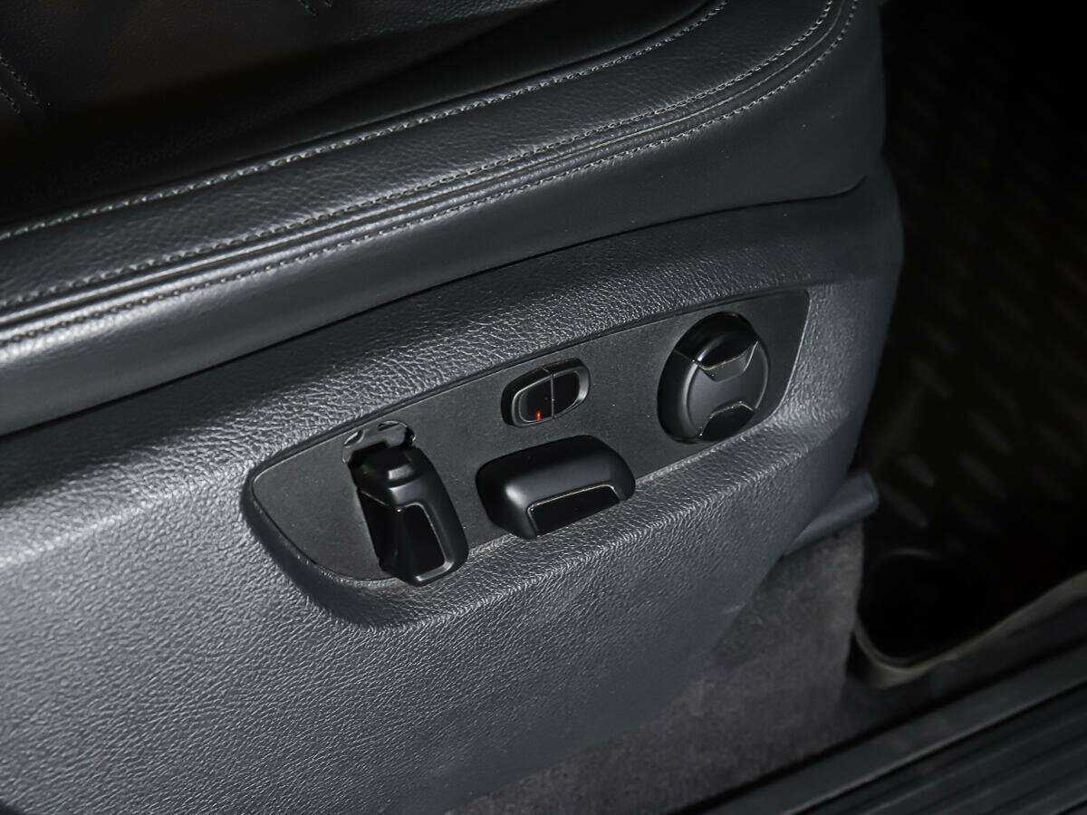 Volkswagen Touareg б/у, 2013, Автоматическая. Фото: #15