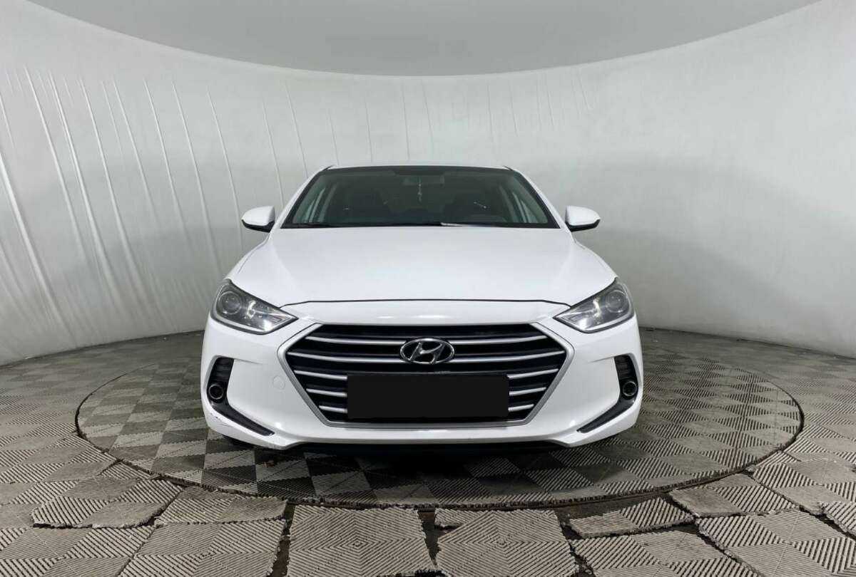 Hyundai Elantra б/у, 2017, Механическая. Фото: #1