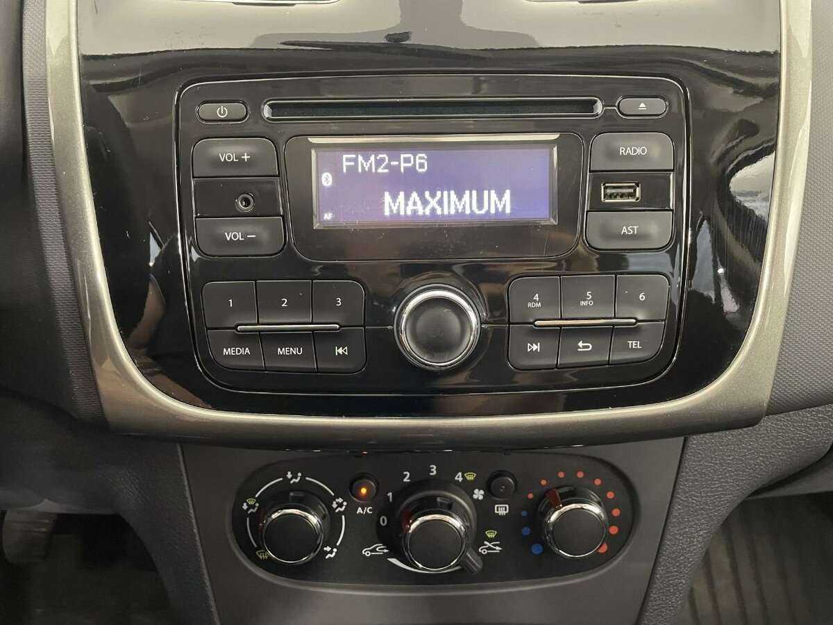 Renault Logan б/у, 2016, Механическая. Фото: #11