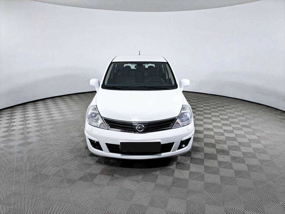 Nissan Tiida б/у, 2012, Механическая. Фото: #1