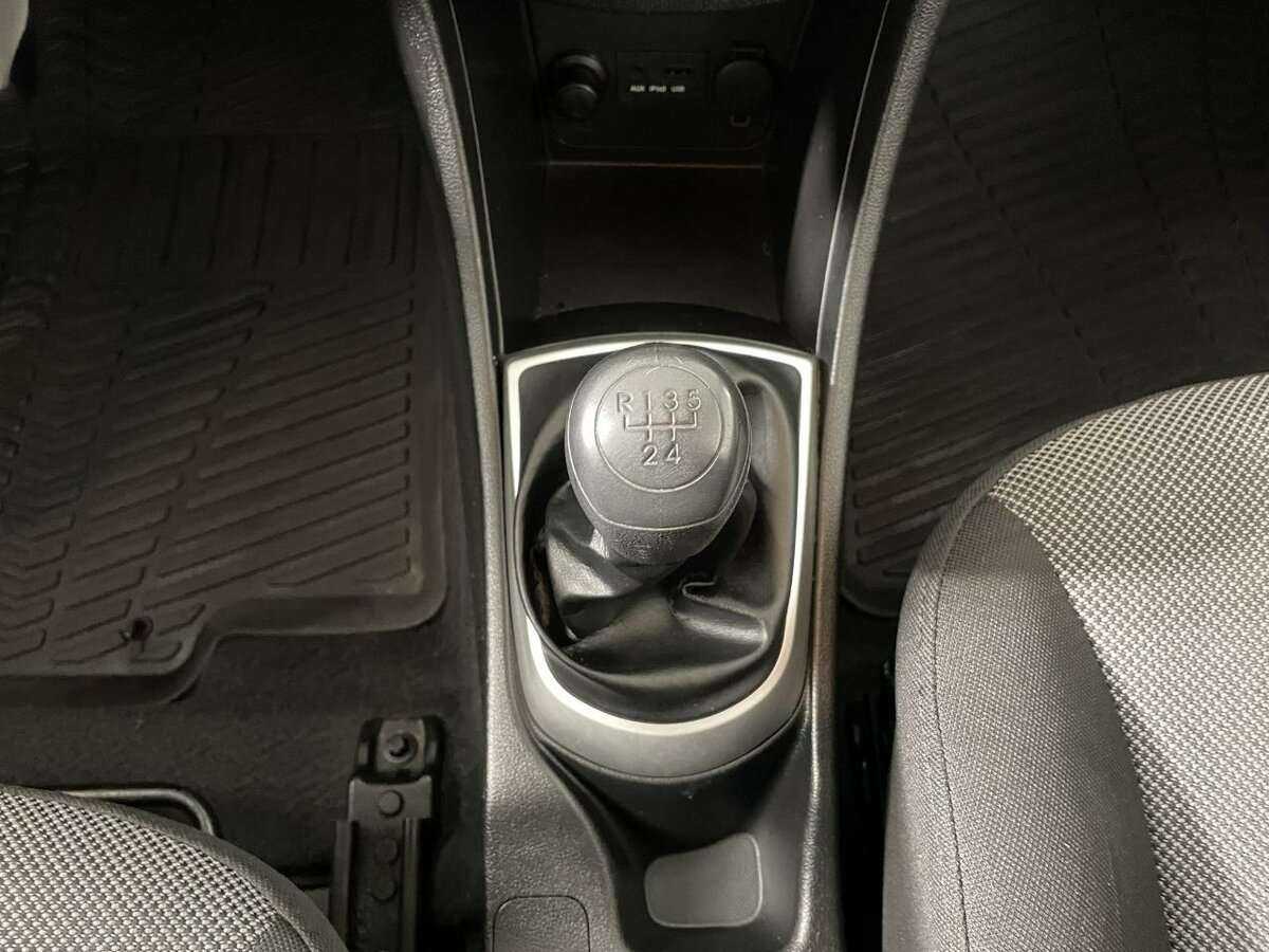 Hyundai Solaris б/у, 2014, Механическая. Фото: #12