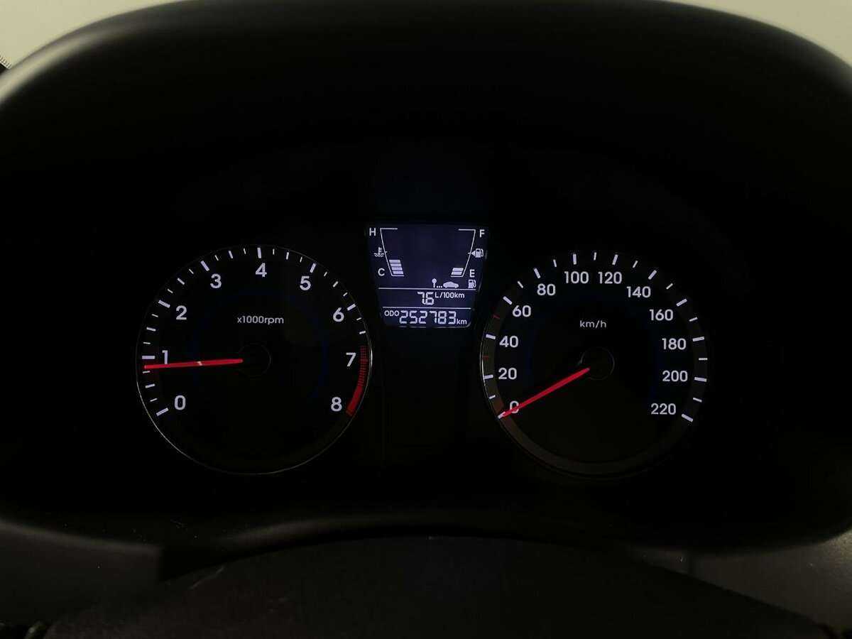 Hyundai Solaris б/у, 2012, Механическая. Фото: #10