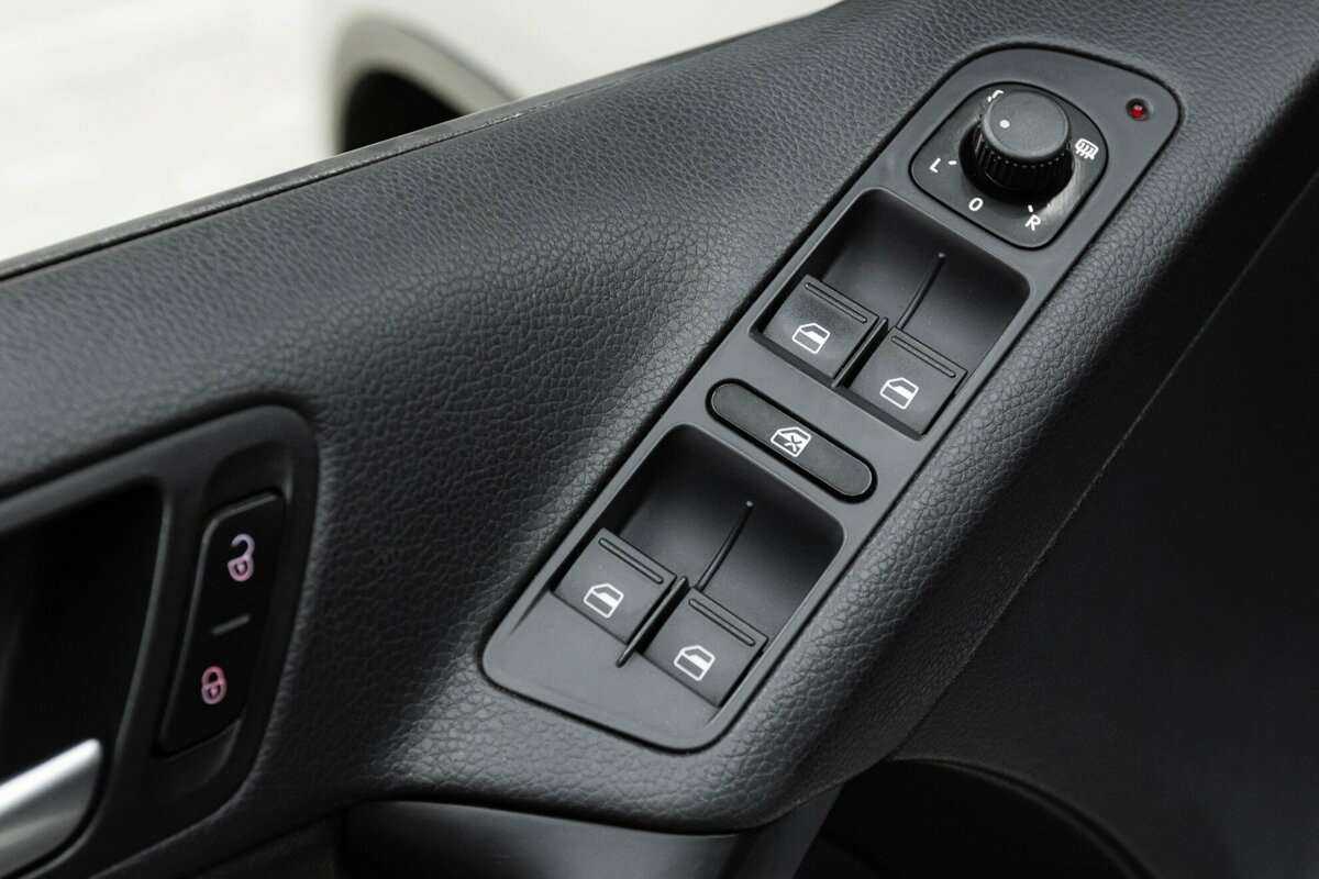 Volkswagen Tiguan б/у, 2013, Автоматическая. Фото: #6