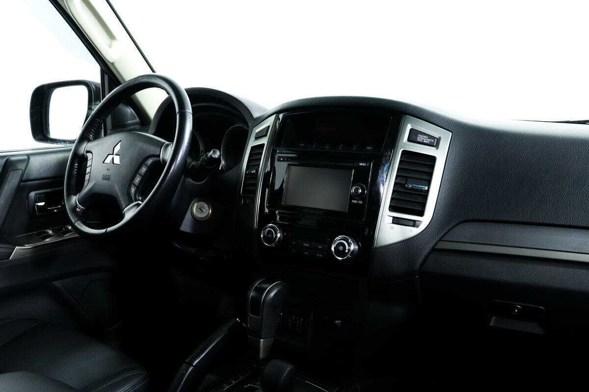 Mitsubishi Pajero б/у, 2018, Автоматическая. Фото: #8